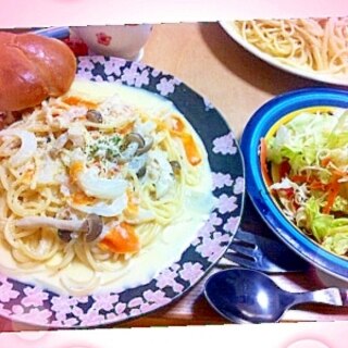 キノコとカニのクリームソースパスタ